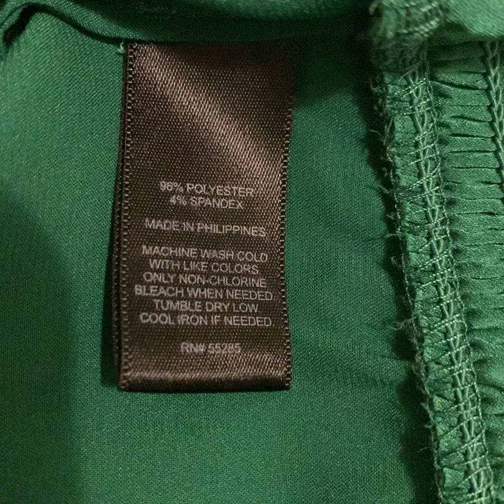 LIKE NEW Blouse - Picture 10 of 10